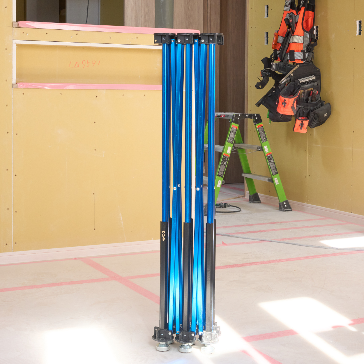 のび台 ブルー W1400H650 W700H650