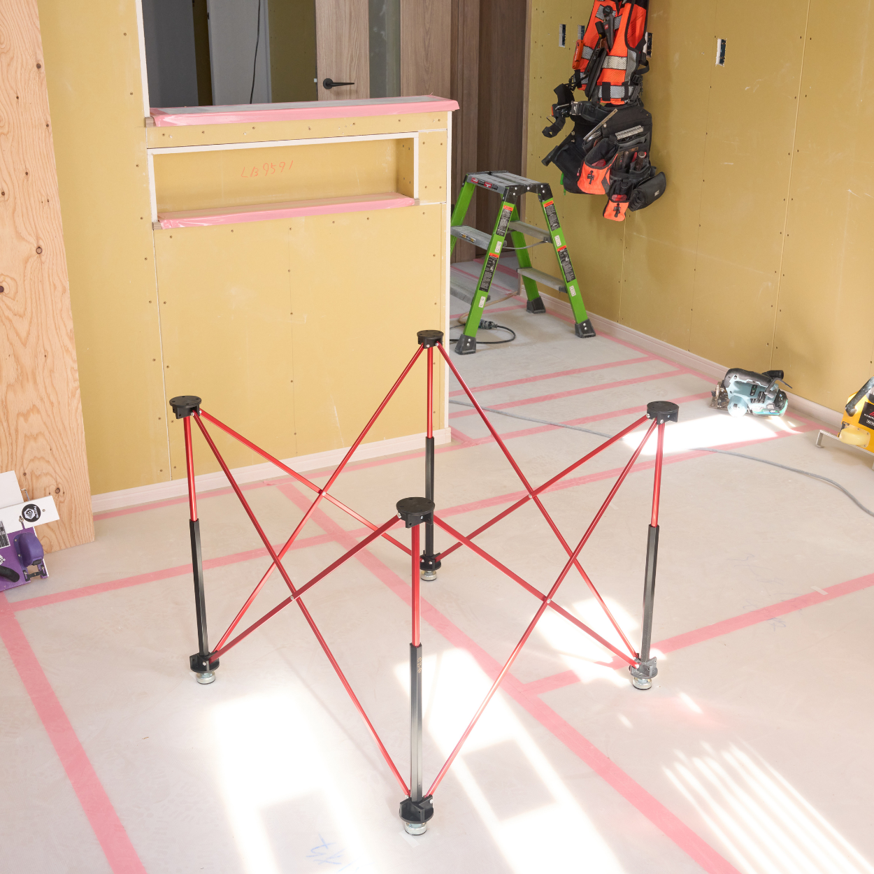 のび台 レッド W1400H650 W700H650