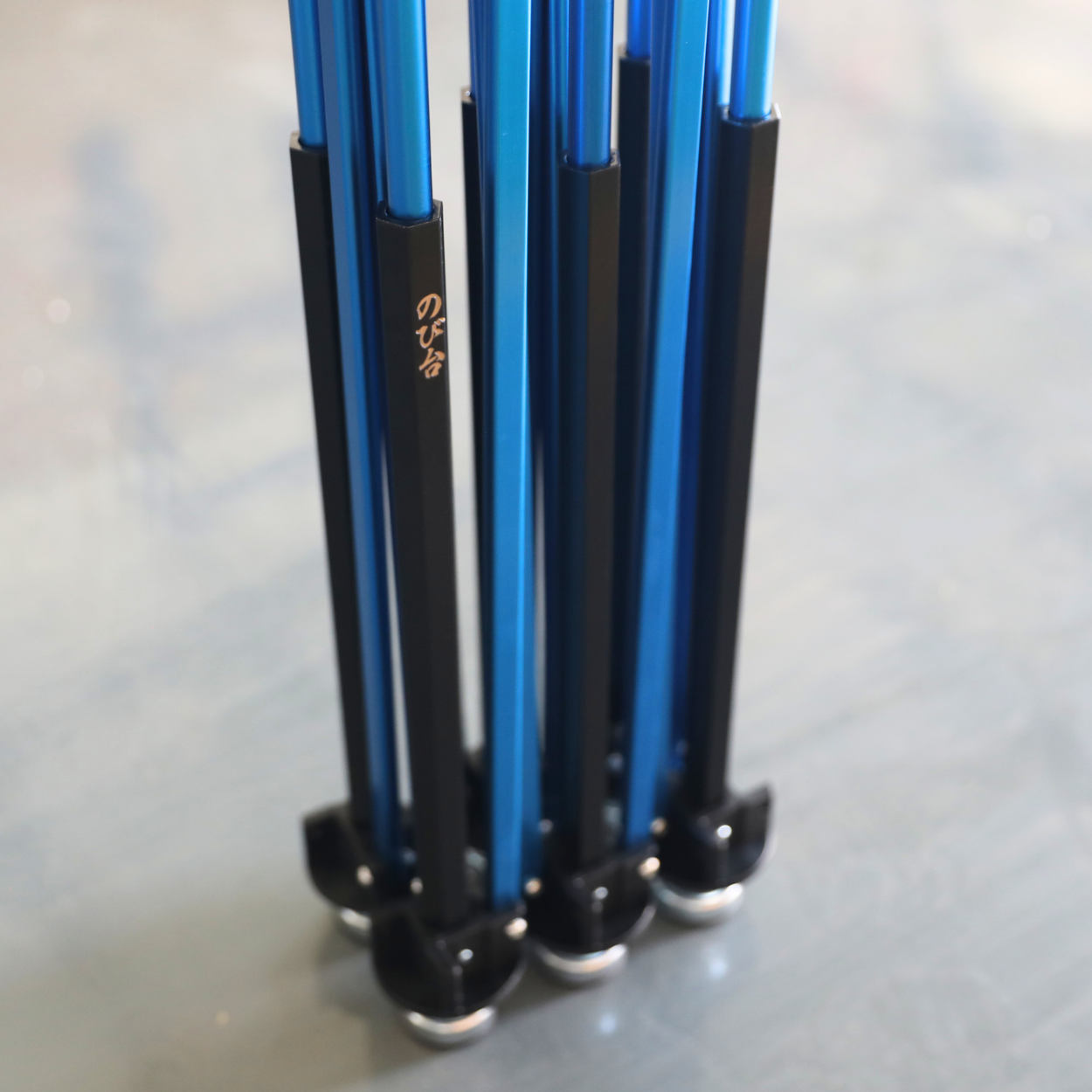 のび台 ブルー W1400H650 W700H650